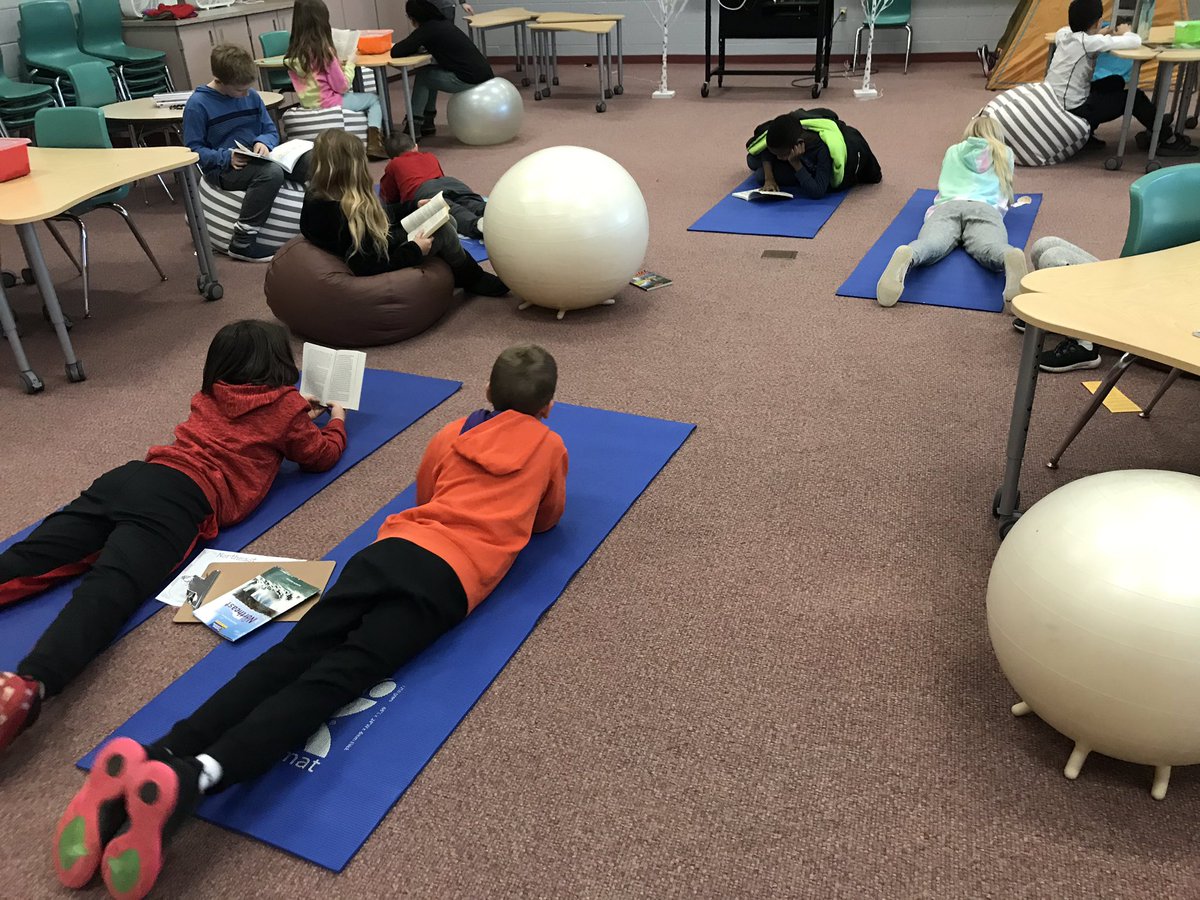MrsVeneziano53's tweet photo. Room 53 in the Zen Den enjoying 30 quite minutes of reading! Itβs so relaxing! πΎπ#ReadAcrossAmerica #CHreads #frsd @MrBirdCH @CopperHillES https://t.co/17lMV20e34