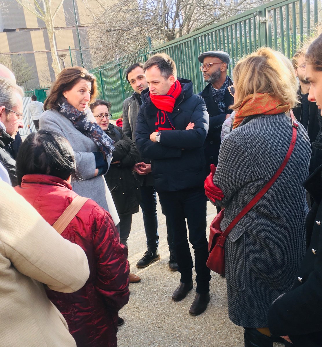 agnesbuzyn's tweet photo. La sécurisation des logements sociaux à Paris est une priorité : cet après-midi à la résidence Jean Cocteau dans le 18è, je l’ai assuré aux habitants ; ils sont inquiets, fatigués d’être laissés seuls face aux problèmes quotidiens que leur pose l’insécurité. https://t.co/CsLaX1F2vo