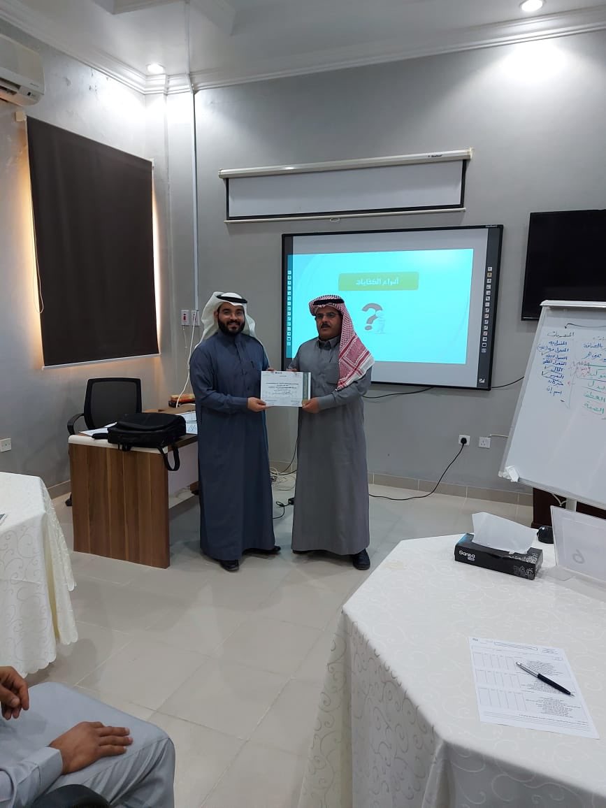 ETSQ1's tweet photo. التدريب التربوي يختتم الأسبوع الأول من مبادرة مشروع الكفايات التخصصية للمعلمين بالتعاون مع قسم الاشراف التربوي كجهة مساندةوقداستهدف معلمي المرحلة الابتدائية، وتستكمل برامج المشروع الأسبوع القادم بمشيئة الله للمرحلتين الم��وسطة والثانوية.@guriatedu_gov @niepd_edu @DR_M_Althobait https://t.co/3bAkC3GLHW