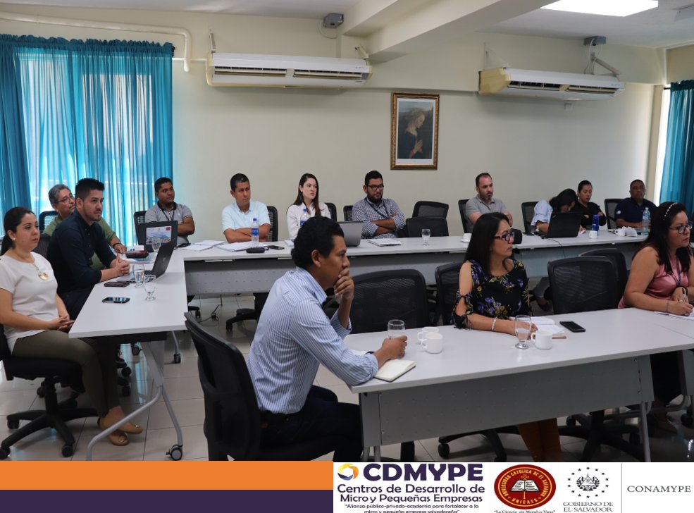 CDMYPEILOBASCO's tweet photo. Asesores de CDMYPE y CONAMYPE, recibiendo capacitación sobre: formalización para empresas, impartida por Centro Nacional de Registro.

#capacitaciónformalizacióndeempresas #CNR https://t.co/SNunak79YM
