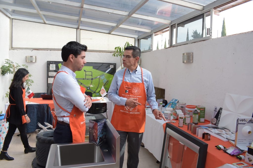 EnriqueJacobR's tweet photo. Dimos inicio con las mesas de negocios con @TheHomeDepotMx, esfuerzo único en su tipo para que microempresas mayoritariamente mexiquenes puedan integrarse como proveedoras de esta cadena comercial. https://t.co/mln5Y4PucM