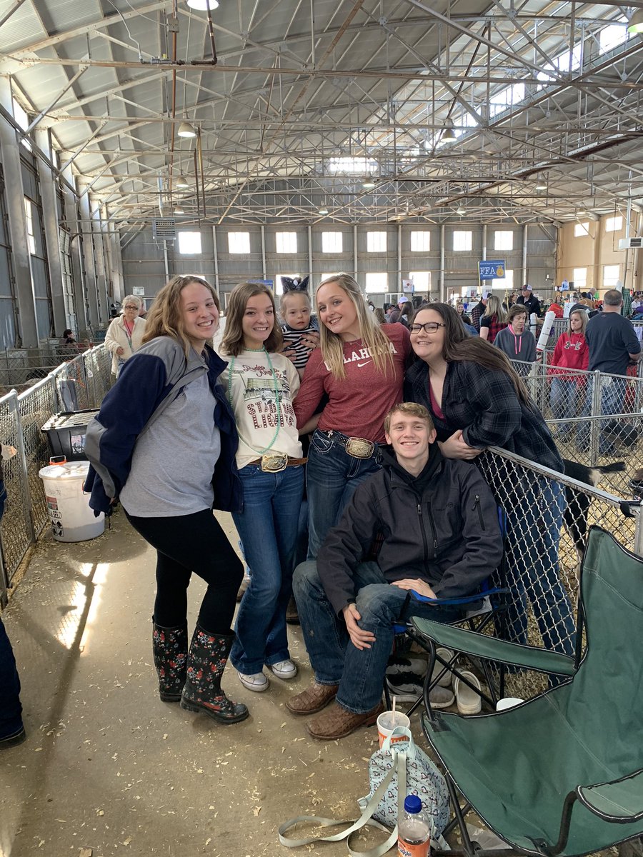 boswellhs's tweet photo. So proud of our students who showed their animals at the Tarrant County Junior Livestock Show! #TCJLS #emsproud #PioneerPride #BOSproud πππππ½ https://t.co/8KLaaRvbFp