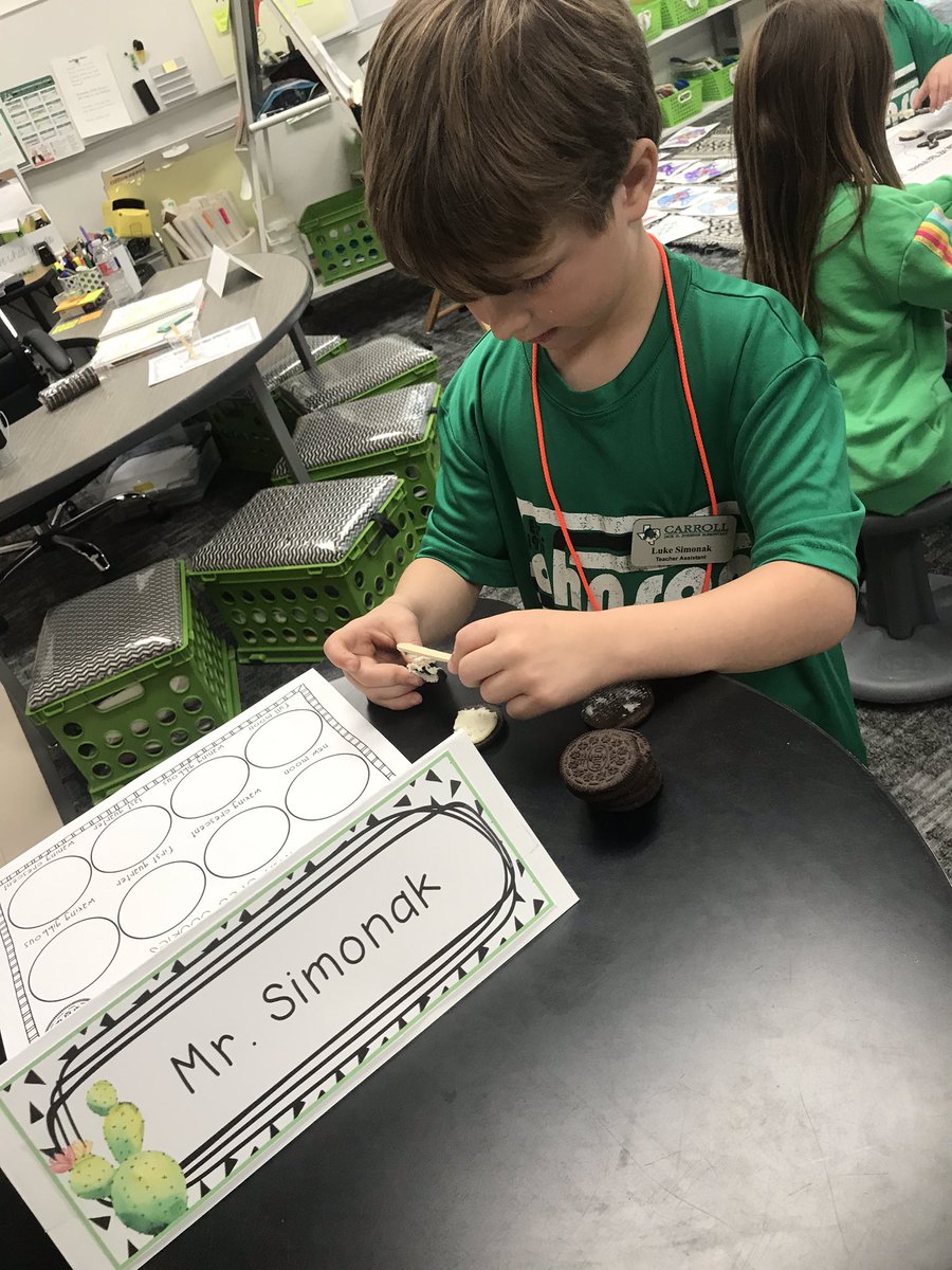 Covert1st's tweet photo. Phases of the moon being taught by our teacher of the day using Oreos! @Jack_D_Johnson https://t.co/TJOomRtzth