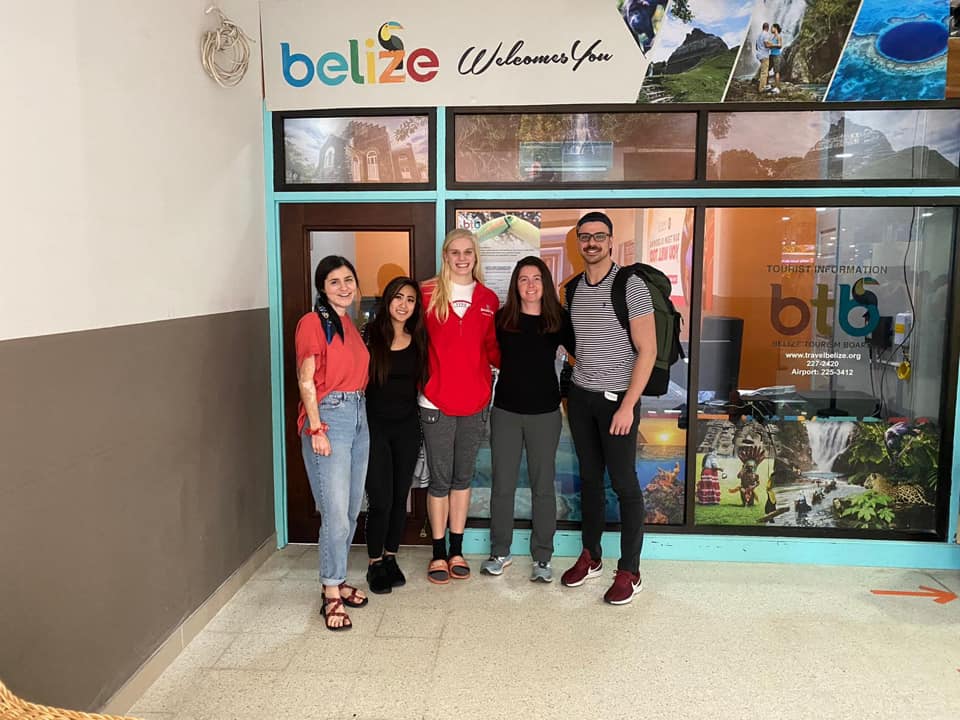 BenedictineSIBC's tweet photo. Yesterday, four of our students arrived in Belize to take part in a project where they will be going to schools in the area and providing lectures on business topics such as personal finance and marketing!

#PeaceThroughCommerce #SIBC #BCSIBC https://t.co/upfLNrsiRs