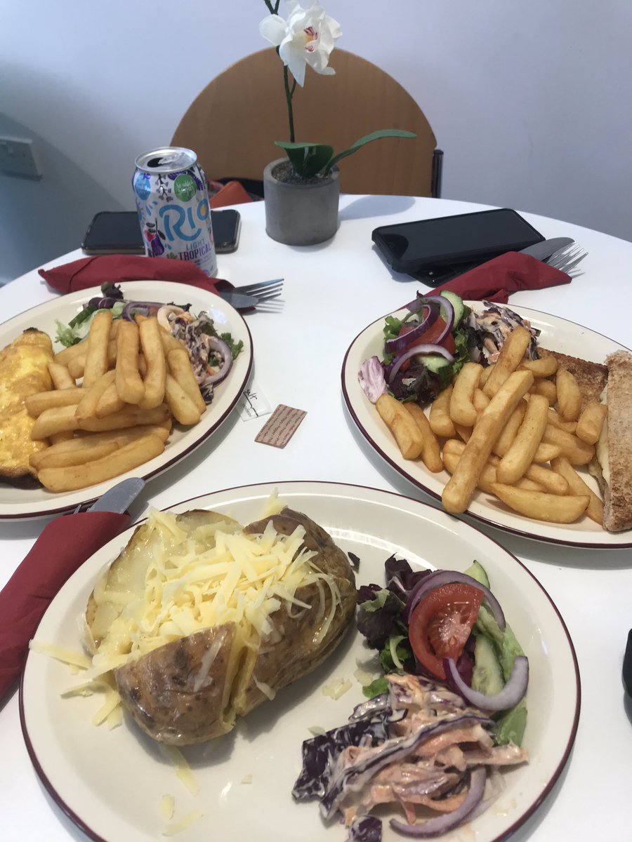 ConnectDerby_SK's tweet photo. Thought I’d try out the food from the 🥗@YMCADerbyshire based on our @ConnectDerby building #MarbleHall they do brilliant work with the #community helping the young adults to gain #qualifications in their #TrainingKitchen and the food is amazing!! 😍 https://t.co/nTak7pCBj6