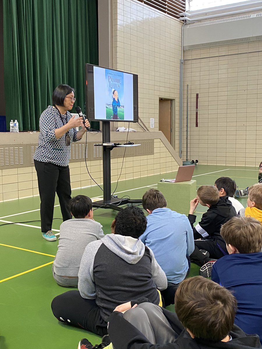 KnophsKids's tweet photo. We had an amazing opportunity to listen to @LindaSuePark today. She introduced us to her new book Prairie Lotus. @edinaschools #knophskids https://t.co/WlZEd2Xlqb