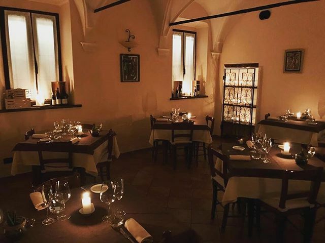 HCapelrosso's tweet photo. Stesera ceniamo a lume di candela 🕯️
Pronti per... #miilluminodimeno
#sloowfoodvercelli#legambiente#vercelli#hosteria#food#wine#hosteriacapelrosso#igersvercelli#vercelli https://t.co/Nk7ulI2dGA https://t.co/B9I9CxMAHf