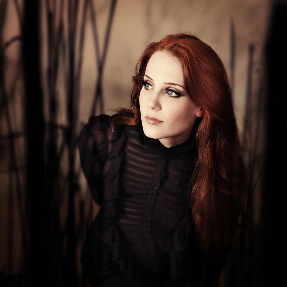 TicketekChile's tweet photo. 💣La gran banda holandesa de metal sinfónico liderada por Simone Simons @Epica llega a Chile para hacerte delirar con su increíble música 🤘 Acompáñalos y disfruta de su increíble show el 28 de mayo en el @t_caupolican 🎸 Asegura tus tickets en 🎟👉 https://t.co/OLTDAnuzcA https://t.co/59ajRQv6H9