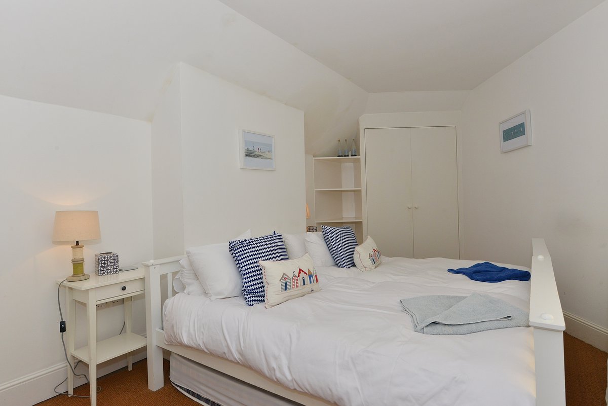 Home from Home by Hamptons International tweet media