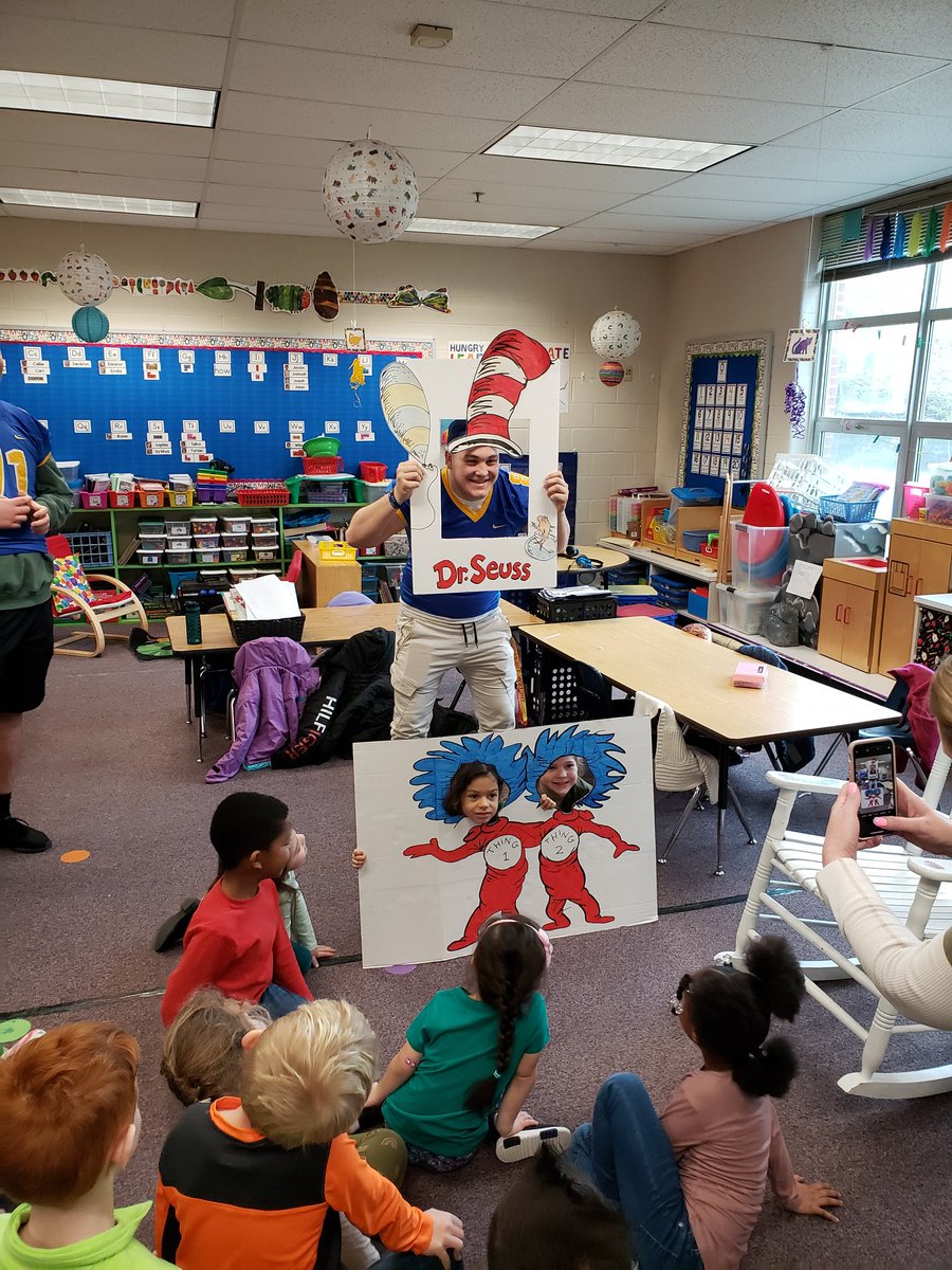 KingGeorgefoxes's tweet photo. Big thanks to these KG Football players for volunteering their time at KGES today and thank you to KGES for having us! #ReadAcrossAmericaWeek https://t.co/SUD8ojFJBU