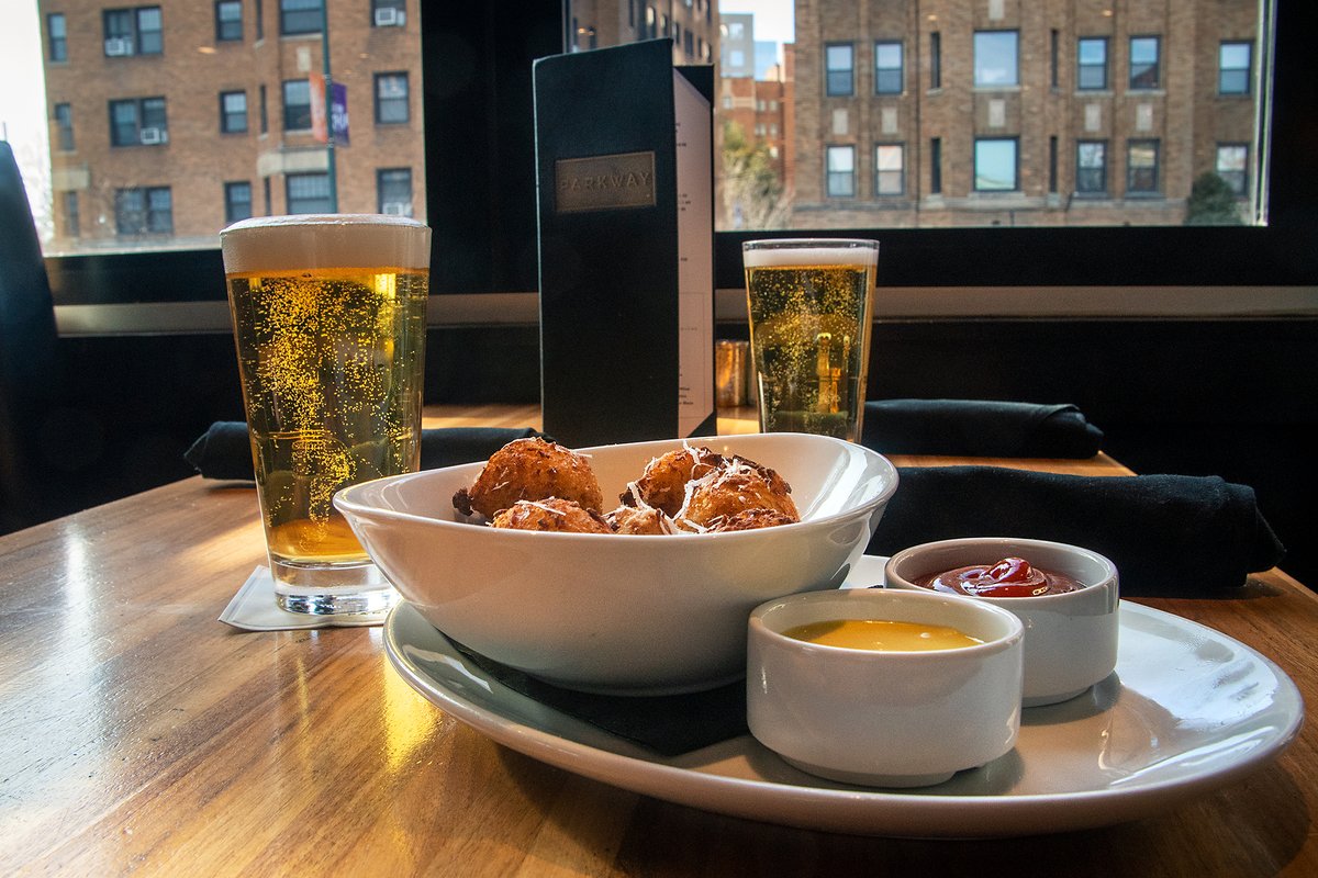 parkwaykc's tweet photo. Happy Hour (the weekend) begins at 3pm. 

Join us on the Plaza and enjoy specials on: Select appetizers, Jameson, domestics, wells, house wines and Epsolon shots. #happyhourkc #countryclubplaza #kansascity #kcfood https://t.co/tPN1x8mDBo