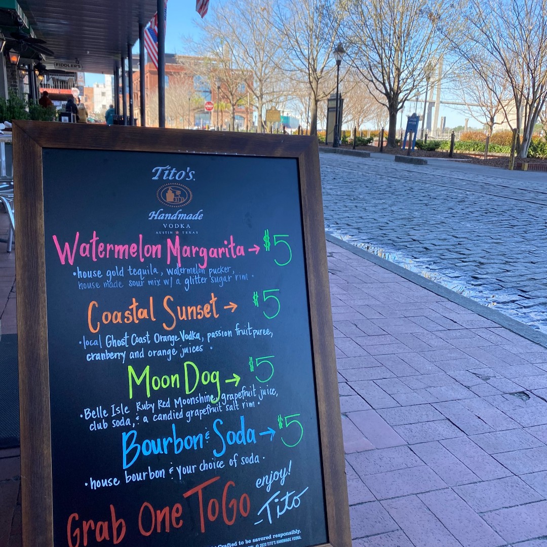 sav_riverhouse's tweet photo. Why limit Happy Hour to just an hour? 
We have $5 drinks ALL day EVERY day 🍹🥃

#SAV #eatlocal #happyhour #riverstreet #savannah #seafood #food #dinner https://t.co/qm7nMwCvVa