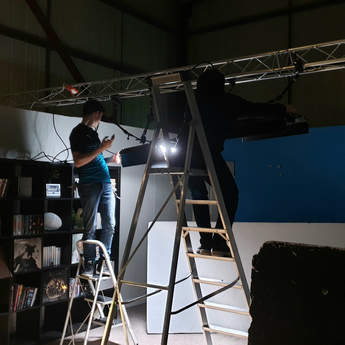 ConnectionFilms's tweet photo. If you are curious how the best light crew ever looks like this is it!
Working hard as always!
https://t.co/KZRap50cqV
#filmmaking #lights #gaffer #campaign #working arri #set #film #indiegogo #light #lightrig #bts #fluorescent #fun #manchester #mediacity #spark #crew #kino https://t.co/fw0mkopnKA