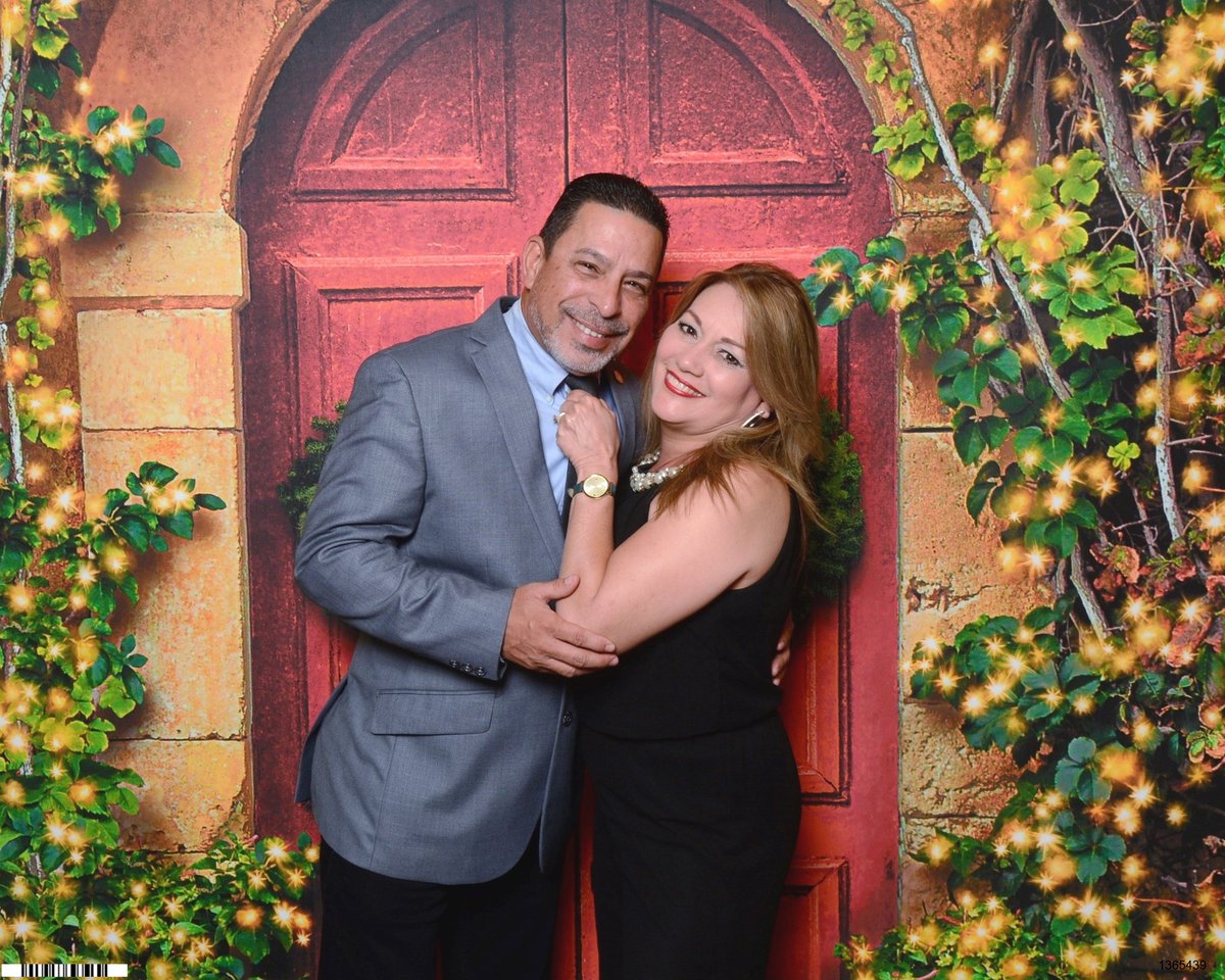 IsidroNegron's tweet photo. Hoy cumple años mi amada esposa Dorita. Dios la bendiga y la llene de salud para que podamos seguir compartiendo nuestras vidas por siempre. Feliz cumpleaños 🎂 https://t.co/Bs4WRIPW0S