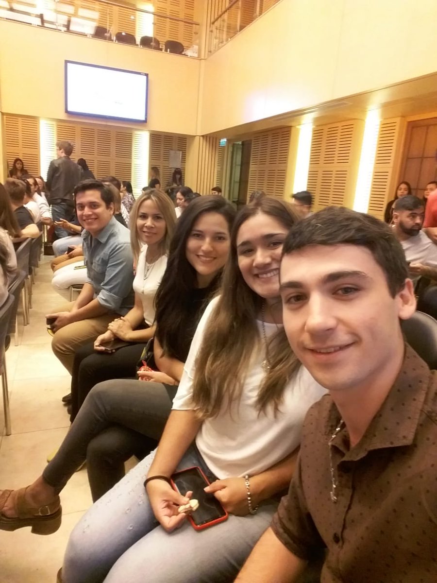 Valeria59534604's tweet photo. Participando del conversatorio abierto #Verbos del postdigitalismo a cargo 👉Dr. Hugo Pardo Kuklinski
#en pos a los cambios disruptivos que se vienen!!! #Ministeriode Educación #Subsecretaria de ETP 🙋♀️🙋♂️. @prensa_camara @gobmisiones @misioneseduca @jalbertogalarza @Hugo_pardo https://t.co/K9fW7e1kt1