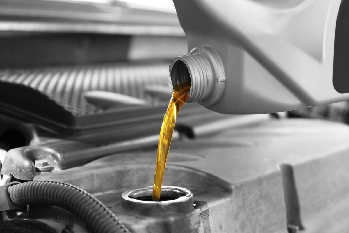 GenesisAutoRV's tweet photo. Regular oil changes are your best investment toward the longevity of your engine! Keep your car running longer with preventative maintenance! https://t.co/SRd4dVGi1e