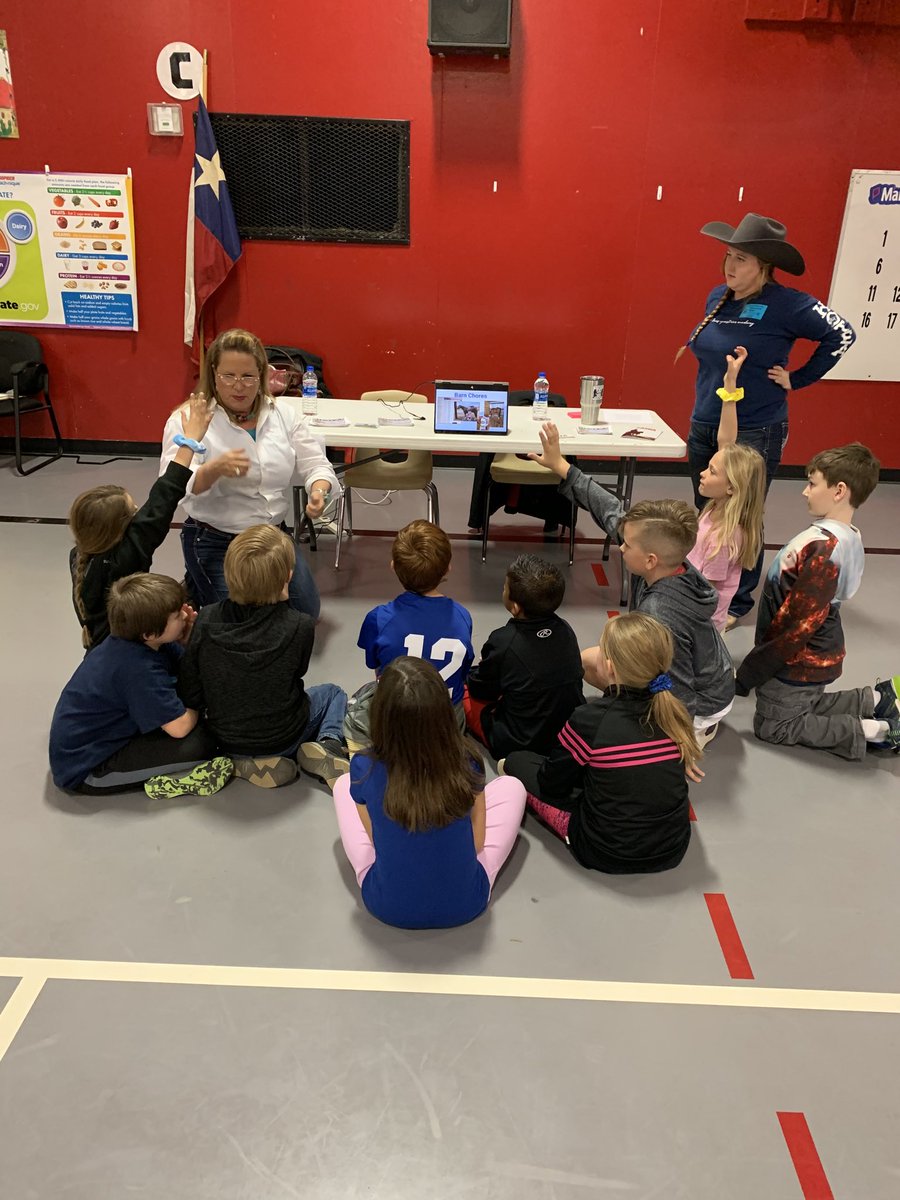 SnodgrassElla's tweet photo. It’s Career Day at LES! #LISDFutureFocus https://t.co/UgkRJcYE1i
