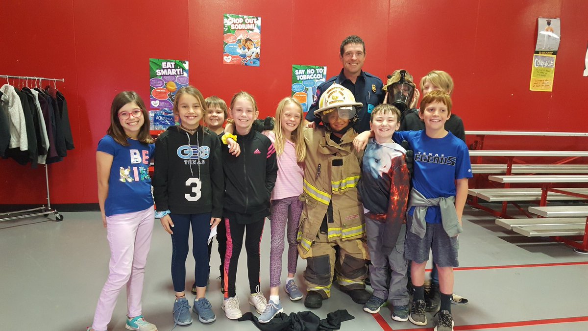 SnodgrassElla's tweet photo. It’s Career Day at LES! #LISDFutureFocus https://t.co/UgkRJcYE1i