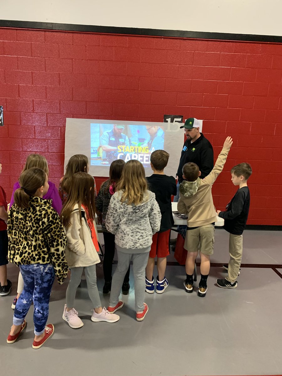 SnodgrassElla's tweet photo. It’s Career Day at LES! #LISDFutureFocus https://t.co/UgkRJcYE1i