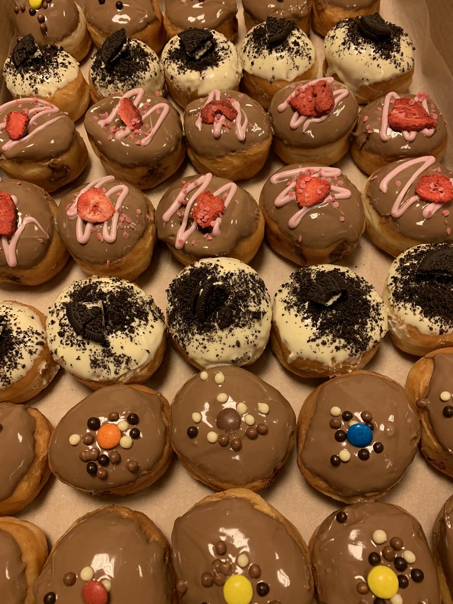 egcarekosice's tweet photo. Doughnuts for our employees to show how much we appreciate them🍩🕺🏻💃🏻Happy Employee Appreciation Day from Europe😊#EmployeeAppreciationDay https://t.co/upMm7jdCPu