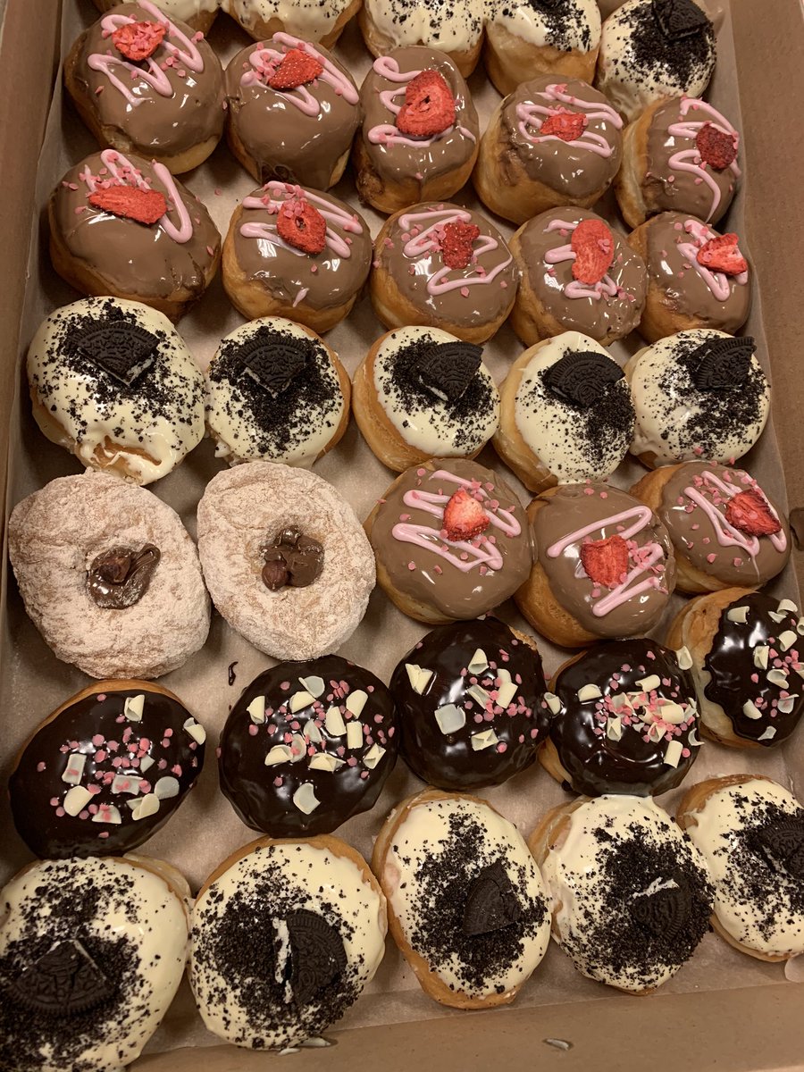 egcarekosice's tweet photo. Doughnuts for our employees to show how much we appreciate them🍩🕺🏻💃🏻Happy Employee Appreciation Day from Europe😊#EmployeeAppreciationDay https://t.co/upMm7jdCPu