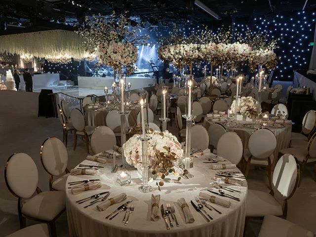 WOVA_LA's tweet photo. All ready for guests to arrive. || Venue: @beverlyhilton | Planner: @after8eventplanning | DJ: @djsepi | Lighting: @thelightersidela | Photography: @joesilvaphotography | A/V: @wovaevents | Florals: @squarerootdesigns | Rentals: @labestrental | Catering: @beverlycatering https://t.co/bSLSEByELo
