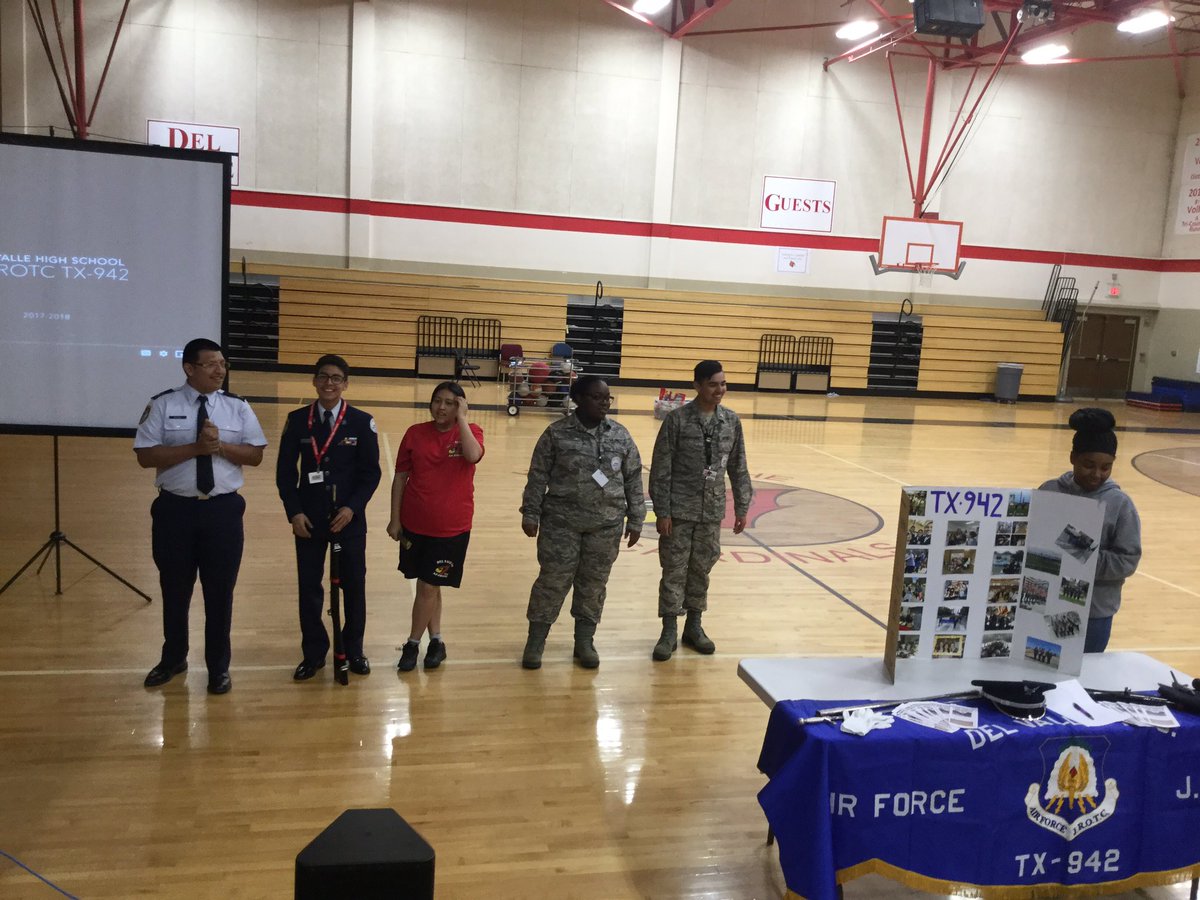 DVISD_DVMS's tweet photo. @DVISD_DVMS is thankful for the JROTC of @DVISD_DVHS for coming out to our assembly today. We are #DVPROUD of the JROTC program. #OnAMissionForSuccess #WritingOurOwnScript https://t.co/Cy6W6WsqtK