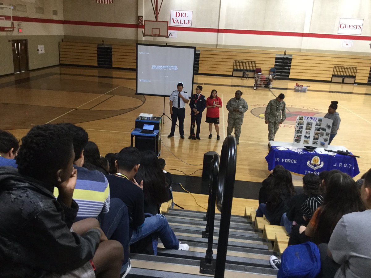 DVISD_DVMS's tweet photo. @DVISD_DVMS is thankful for the JROTC of @DVISD_DVHS for coming out to our assembly today. We are #DVPROUD of the JROTC program. #OnAMissionForSuccess #WritingOurOwnScript https://t.co/Cy6W6WsqtK