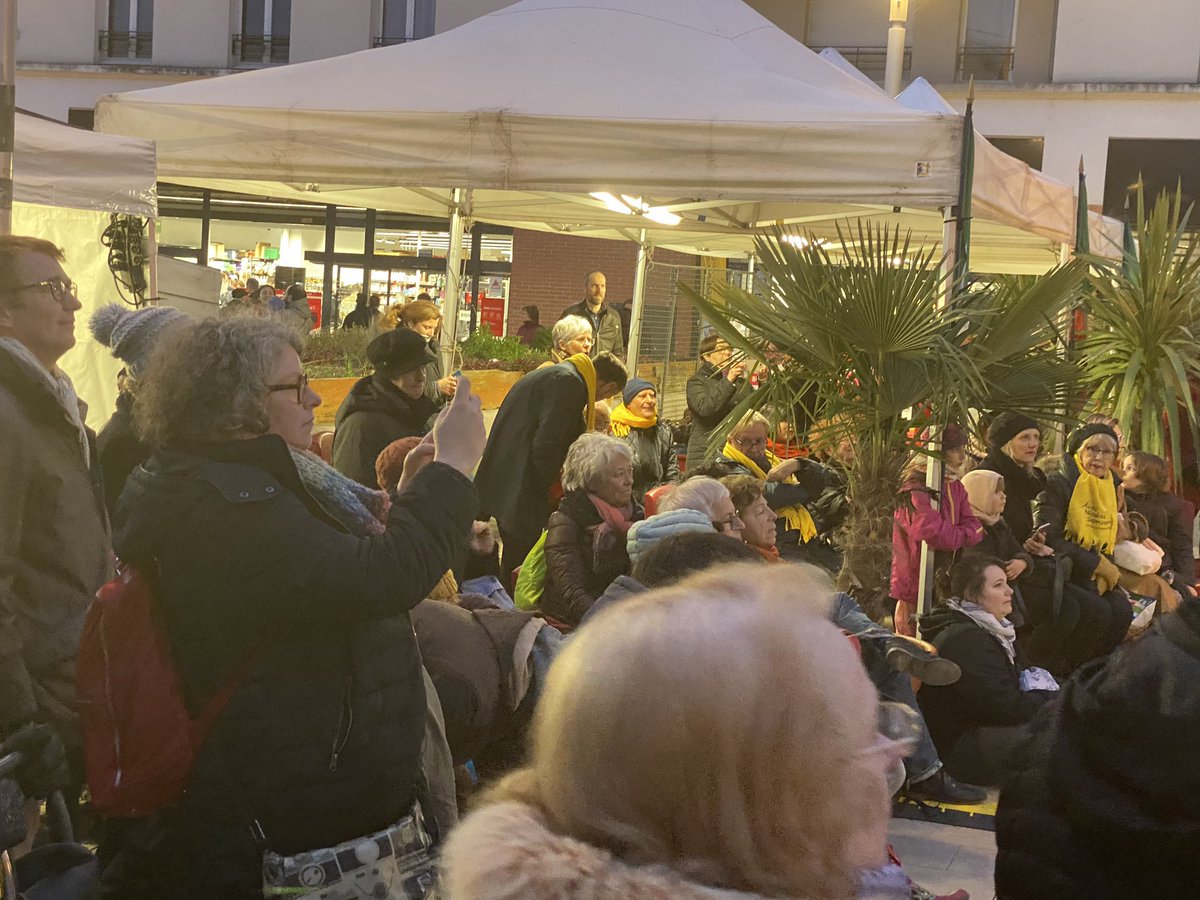 operademassy's tweet photo. L’opéra hors les murs c’est ce soir sur le Marché de Villemorin @villedemassy @CDEssonne @iledefrance @ReunionOperasFr @ForcesMusicales #operapourtous https://t.co/udpt8sZawy