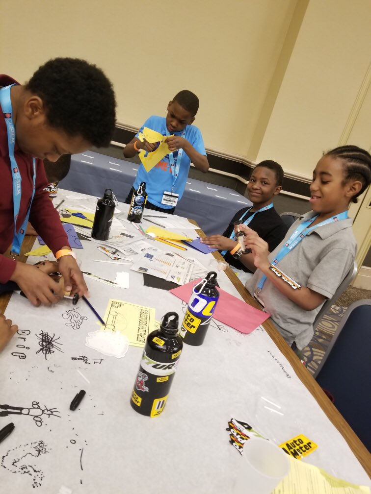 Ten80Ed's tweet photo. #Chicago students cruising into #designthinking and #datadrivendesign to build their ideal rides at the CUS.T.E.M. Car Experience. #WeRTen80
#SEMAeducation #drivingSTEM #STEM #STEMeducation #innovation #tech #customcars #cars https://t.co/uIjzyhaJCM
