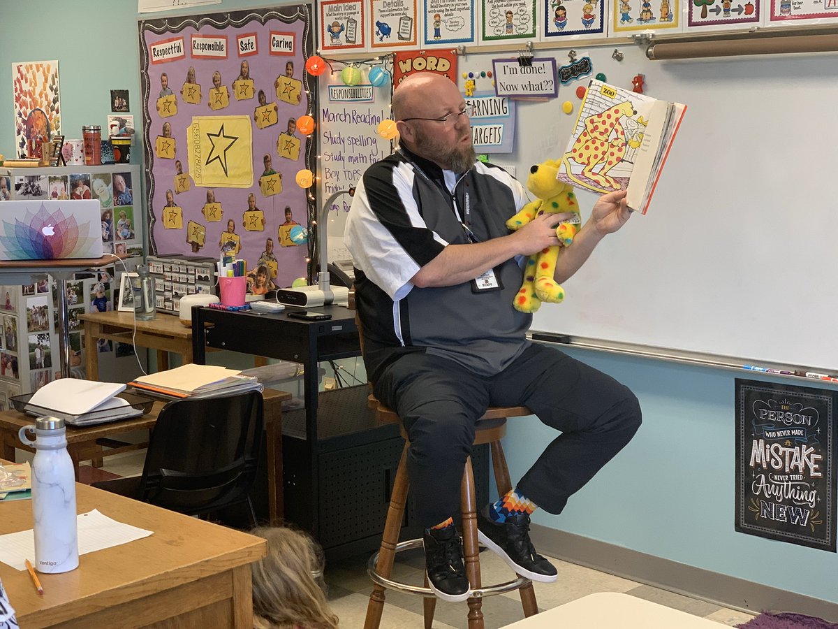 3BKrall's tweet photo. Mr. Teeling (and his crazy socks!) came to read to our class in honor of #ReadAcrossAmericaWeek! @rteeling @LisbonCSD https://t.co/9vnvQV6wsJ