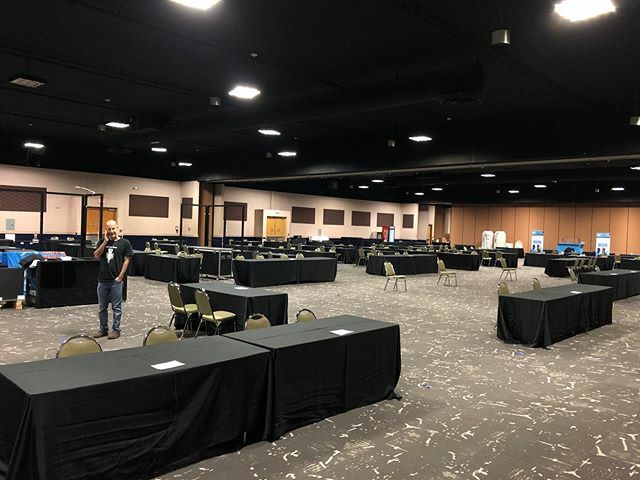 fishstreet_de's tweet photo. Julian and me were the early birds 🦢 this morning at #reefstock  Denver https://t.co/LGe1n41Ul2 https://t.co/WU6vseKAEW