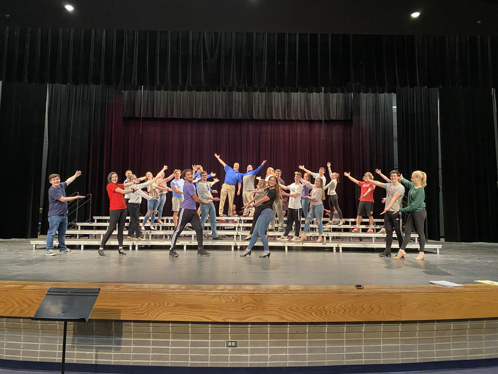circleusd375's tweet photo. Wow!  It was FUN watching our Madigrals prepare for their upcoming performance in San Antonio!  Thank you for letting us take a picture with you. #tbirdonthemirror #proudofyou  #thrivein375 https://t.co/dvvXQXZ9Cb