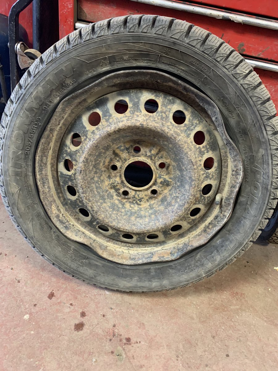 markrupnow's tweet photo. Can you say “POTHOLE DAMAGE”?? #carletoncounty #route103
BEWARE!!!😳😳😳😳😳😳 https://t.co/O5AitIzA9U