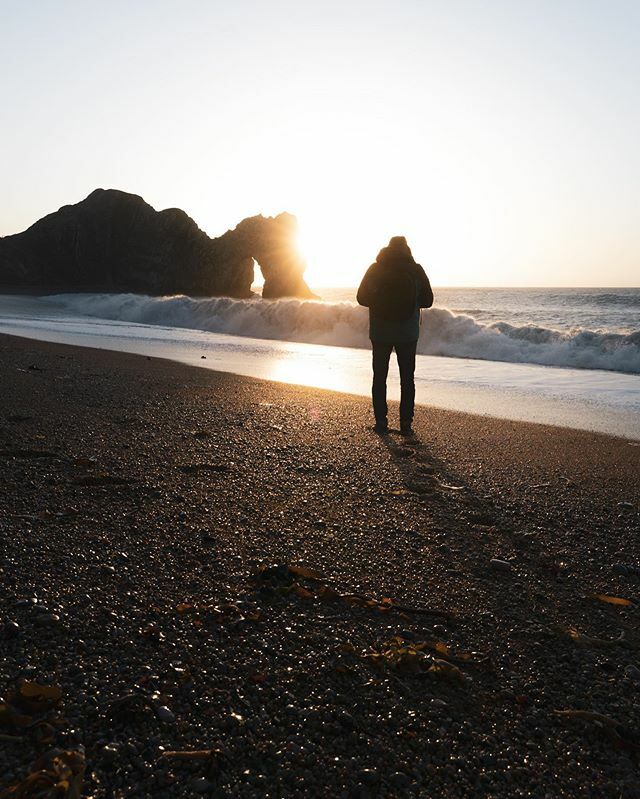 sambinding's tweet photo. Excuse me stranger, would you mind just standing there for a second. Left a bit, left a bit, right a bit, that’s great thank you etc etc
.
.
.
#greatbritishcoasts #dramaticdorset #dorset #visitdorset #yourcoasts #wanderlust #majestic_earth #ig_myshot #ph… https://t.co/zTuNlTBxk5 https://t.co/k4Bgv9fph9