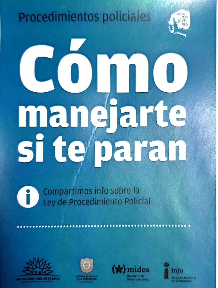 Jequi13's tweet photo. Me dan bronca tener que explicarle a mí hijo como reaccionar a qué te pare la policía en la calle o que hacer *frente a" o en "caso de "
22 años llega a las 01:30 se trabajar camina 6 cuadras hasta casa 
BRONCA tener que preocuparme de quienes nos deben proteger

#YoNoLosVote https://t.co/dWNK4RVMWk
