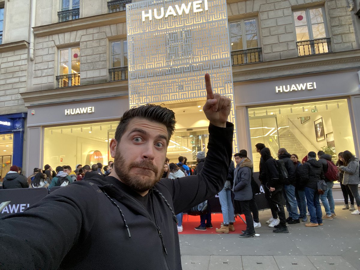 unboxmuse's tweet photo. Amazing #HuaweiStoreParisOpera ❤️ amazing staff. Exclusive interview on the next #youtube video with #leica representative https://t.co/wggMQkDYrP