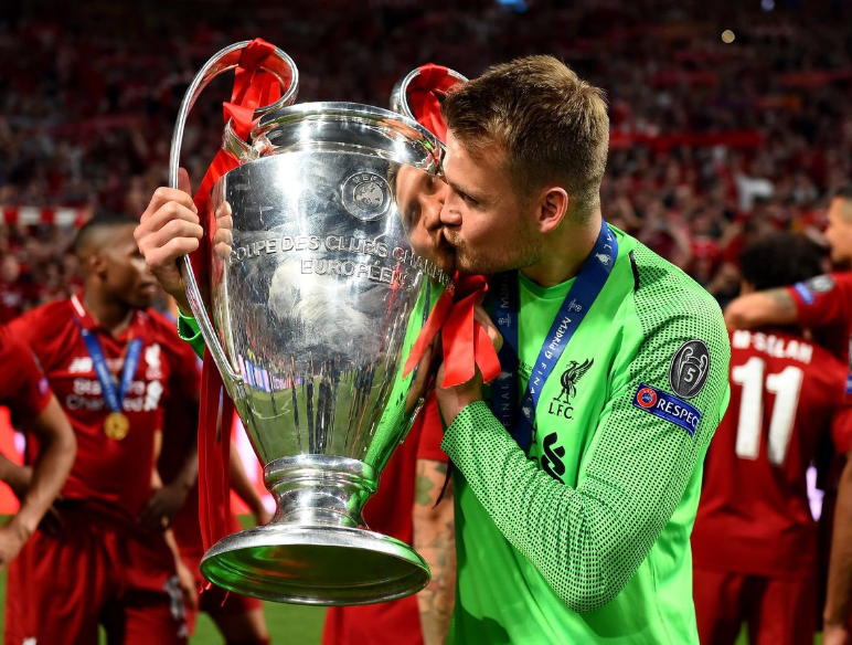 Happy 32nd Birthday to Simon Mignolet!  