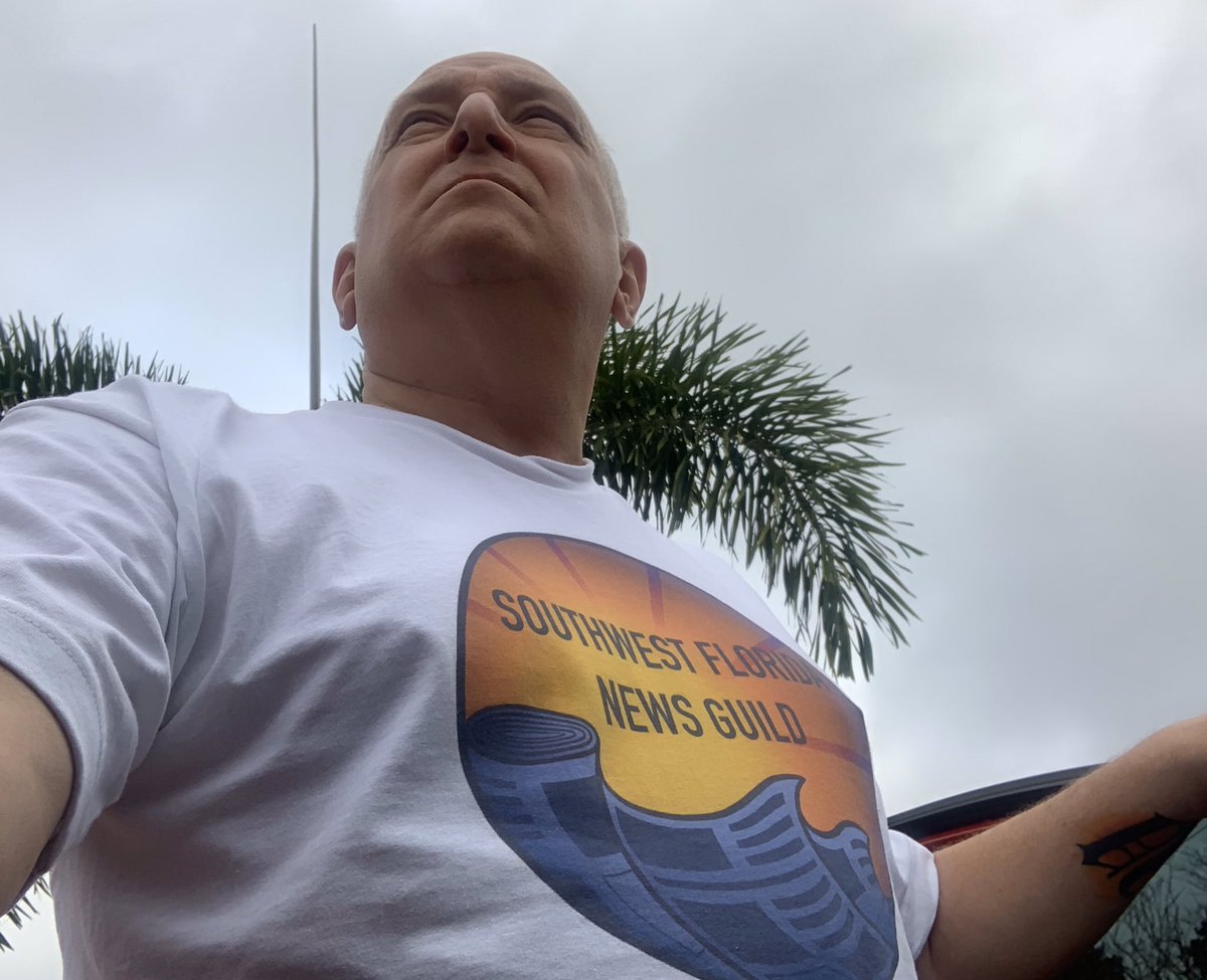 sabasile's tweet photo. It's t-shirt day at the @swflnewsguild!
@newsguild @CWAUnion
#SWFLstronger #KeepJournalismLocal #KeepTheLightOn. https://t.co/OFPCOcmQu0