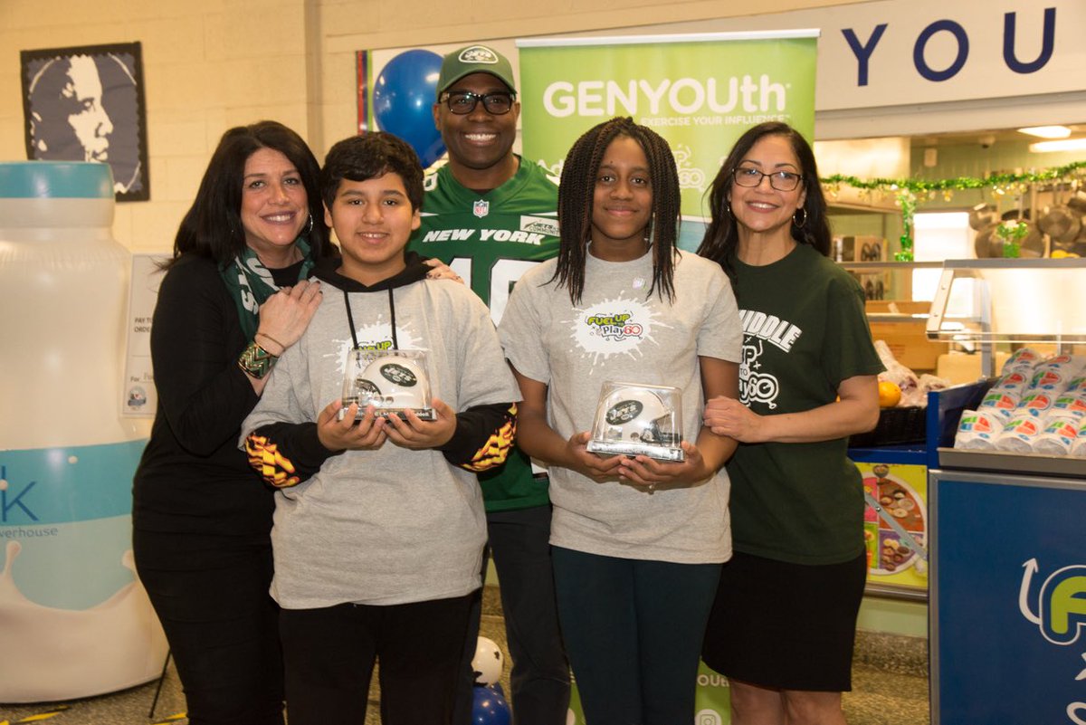 GENYOUthNow's tweet photo. Ending #NSBW2020 with 1 of many school breakfast cart donations this week. Thanks to ⁦@49TRich⁩ ⁦@PepsiCo⁩ Foundation ⁦@AmericanDairyNE⁩ for joining GENYOUth at East Middle School in Brentwood, NY. ⁦@AlexisGlick ⁦@FUTP60⁩ https://t.co/97pRNO6LK1