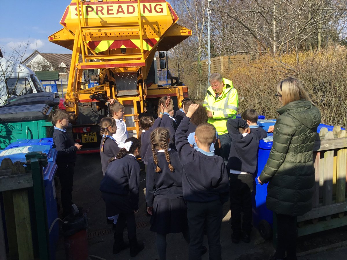 RachelMteacher's tweet photo. Pupils @RScottPrimary found out about what and who is involved in keeping our roads snow and ice free - thank you TMBC engineers! @tmbc_places @CareersWeek https://t.co/s43SyKWWK5
