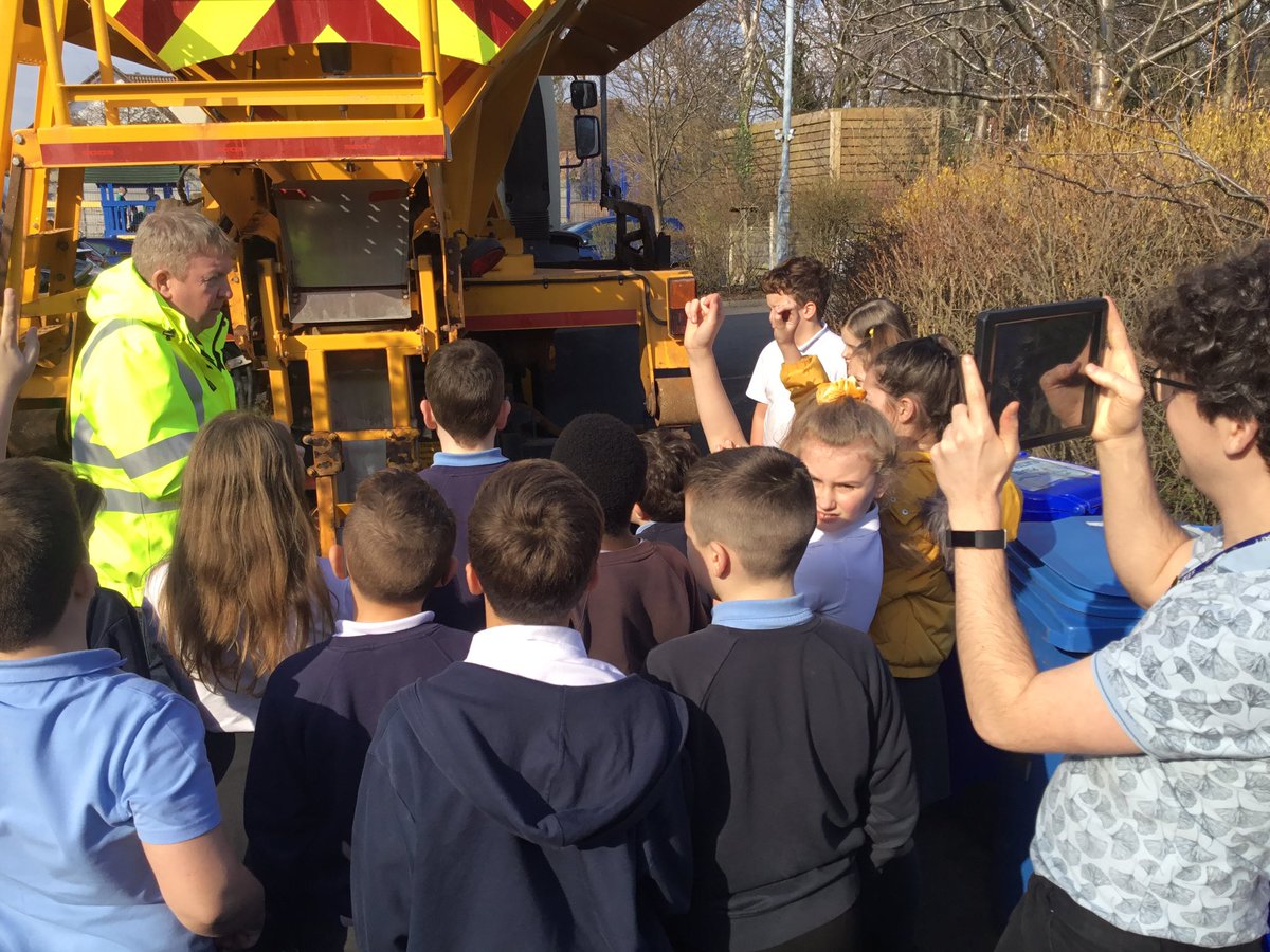 RachelMteacher's tweet photo. Pupils @RScottPrimary found out about what and who is involved in keeping our roads snow and ice free - thank you TMBC engineers! @tmbc_places @CareersWeek https://t.co/s43SyKWWK5