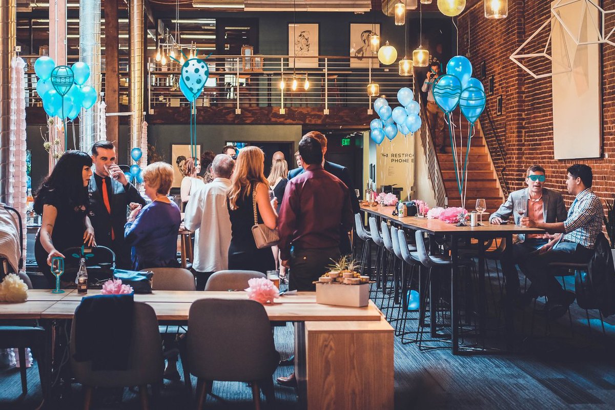 That #FridayFeeling... Yaaas! Meet us for #HappyHour (the best hour fo' sure) starting at 4:30 pm!