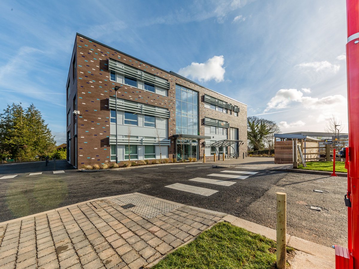 JakeCRigby's tweet photo. We had our first Partnership Development Group meeting with the University of Exeter today which included a sneak peak of the @v_simulators facility currently in development / testing. https://t.co/iKxR2M5pwr