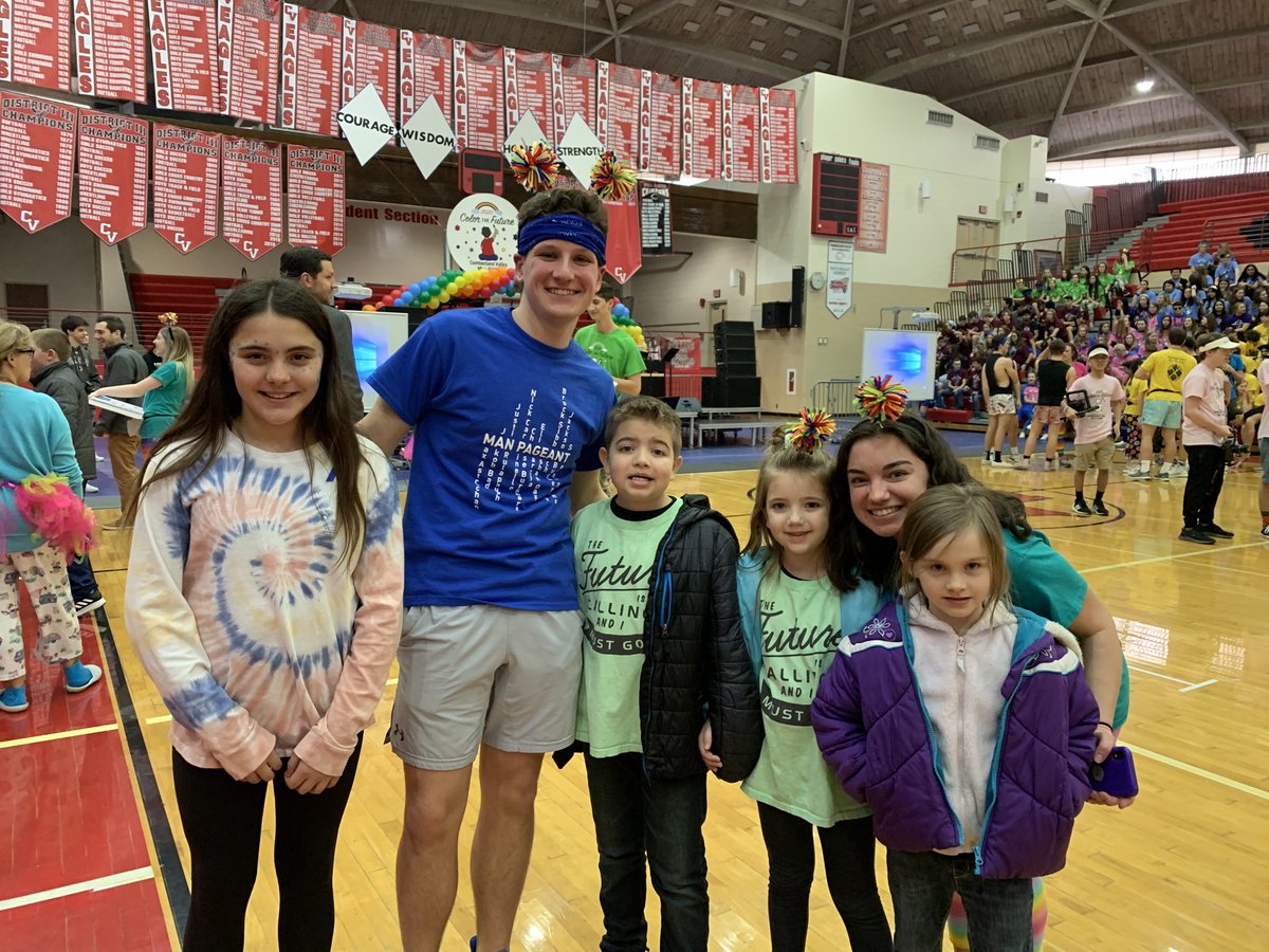 MSXLions's tweet photo. Congratulations to our four Middlesex students for being the top fundraisers for Thon this year! #FTK #ColortheFuture @MSXLions https://t.co/CkvSpjTNHW