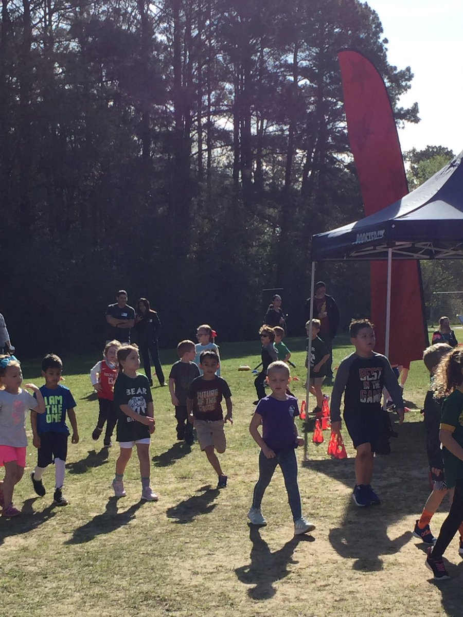 Started the week with Dr. Seuss’ “Read Across America Day” and ended it with a Fun Run! 📚🏃🏻🏃🏼‍♀️ #busybusy <a href="/HumbleISD_BBE/">Bear Branch Elem</a> #Kindergarten