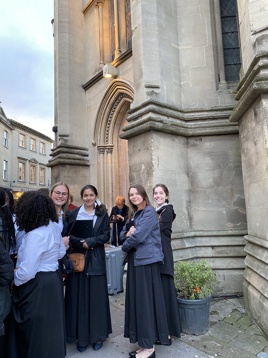 WestoverRasin's tweet photo. Glee and Handbell Choir on our way to first official concert in ๐ฌ๐ง! โค๏ธ๐ถ#WestoverMusic #WestoverGlobalPrograms https://t.co/33vcOIkb2A