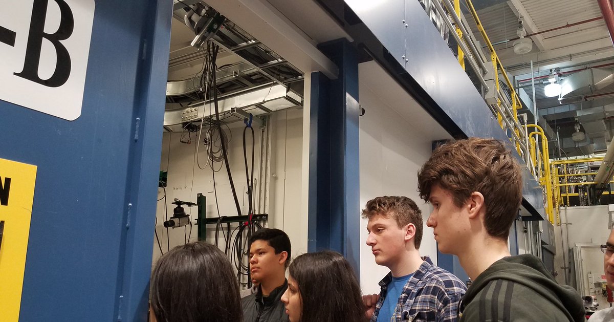 azusy's tweet photo. #ArgonneESRP Glenbrook South HS  @Glenbrook_south students are at #APS completing their sector orientation before they start work on their battery samples @argonne. https://t.co/Cgr9p43EAW