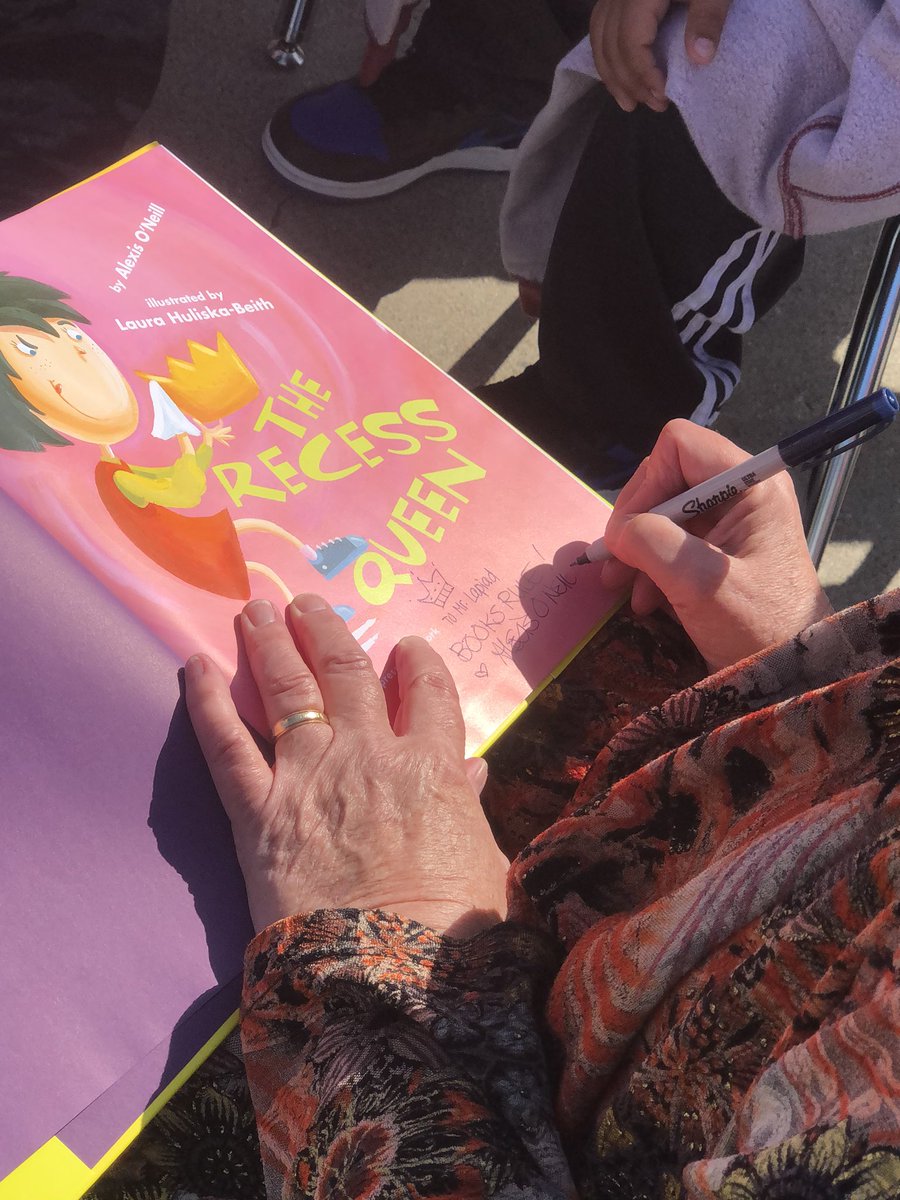 mr_lapiad's tweet photo. School visit by Alexis O’neill, author of the Recess Queen. #RioLindo https://t.co/ZMjG9ogsD4