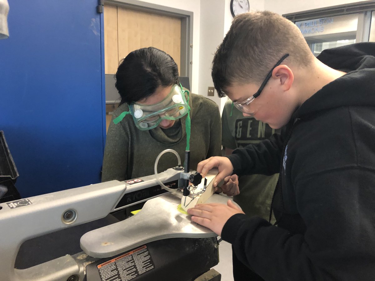 GalvinSTEM's tweet photo. 7th graders are doing great building their co2 cars! https://t.co/zG33iFsExO